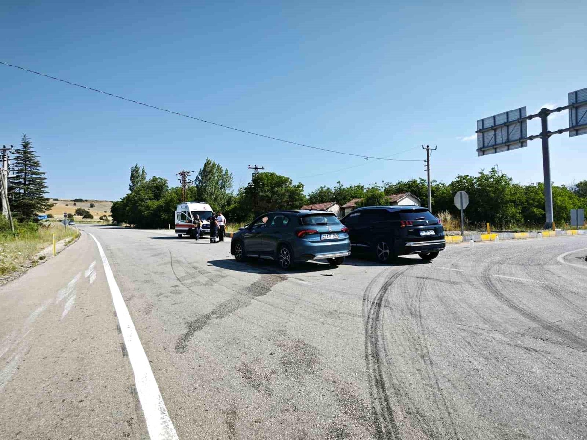 Yalvaç\'ta Trafik Kazası: 6 Yaralı