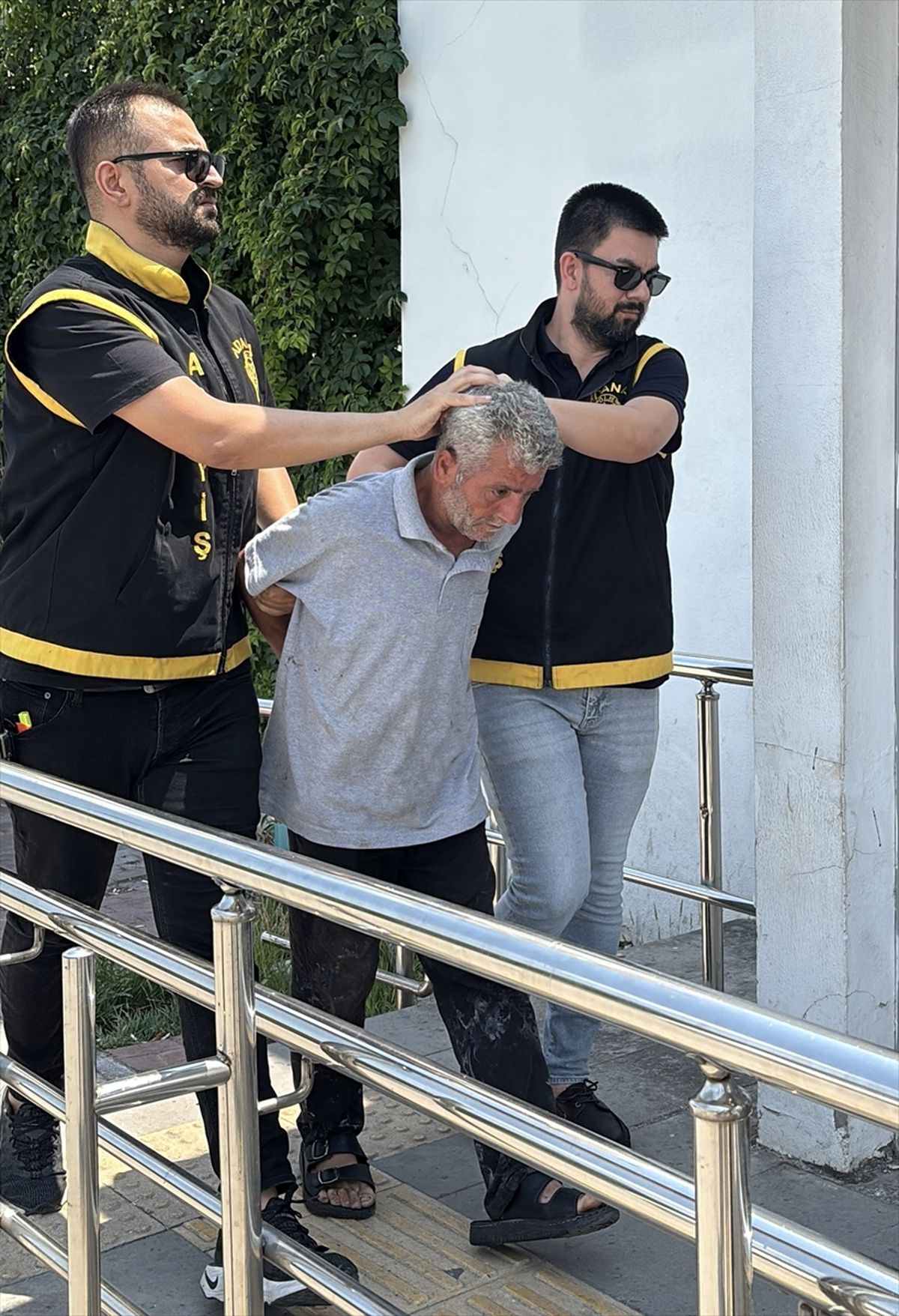 Adana\'da Altın İmitasyonu Hırsızlık: Zanlı Yakalandı