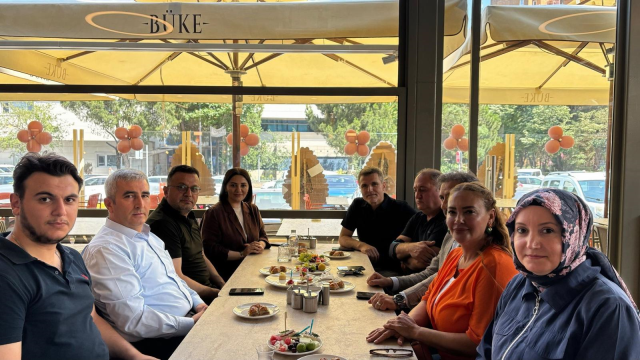 AK Parti Milletvekili Şengül Karslı, Beylikdüzü'nde vatandaşlarla buluştu