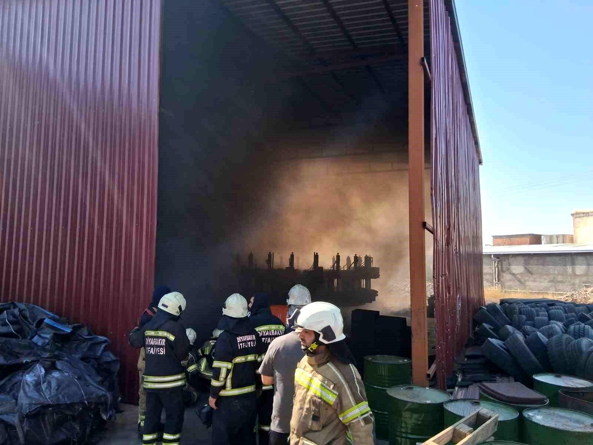 Diyarbakır\'da Fabrika Yangını Kontrol Altına Alındı