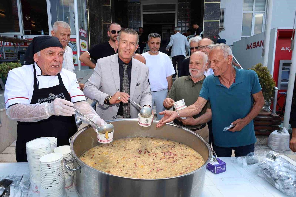Bafra\'da Aşure İkramı
