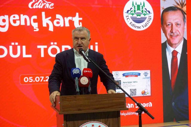 Bakan Bak: Gençleri dijital bağımlılık ve kötü alışkanlıklardan koruyacağız