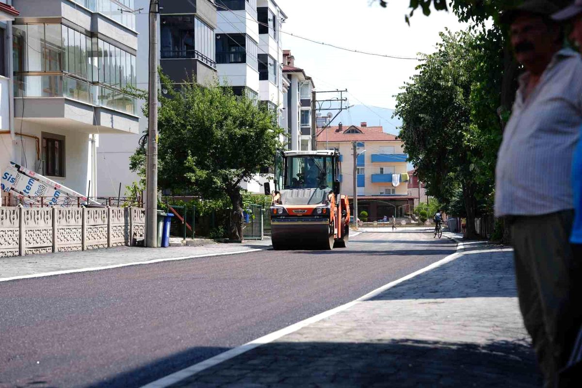 Bolu Belediyesi 2 sokakta üstyapı çalışmalarını tamamladı: Yollar trafiğe açıldı