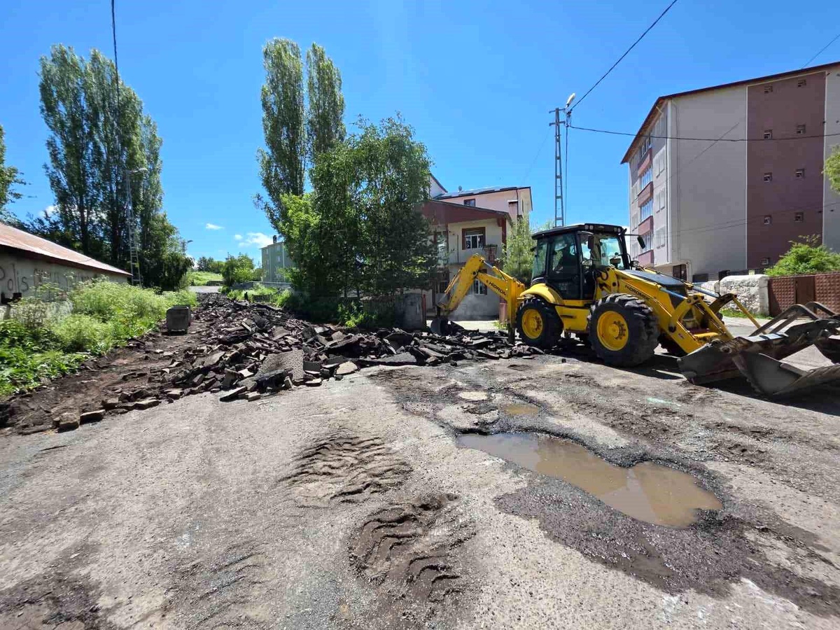 Bozulan Asfalt yollar baştan sona yenileniyor