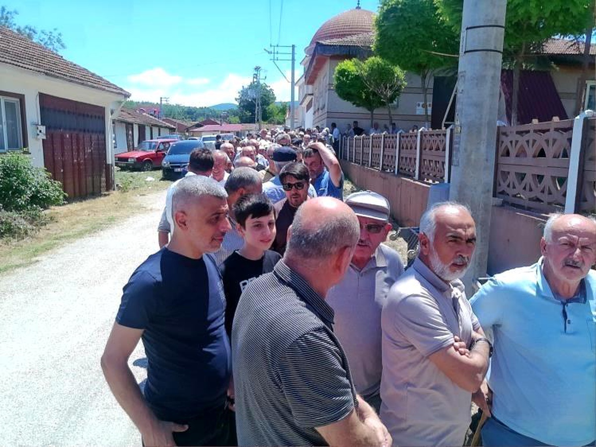 Bu kuyruğun nedeni imece usulü hazırlanan aşure