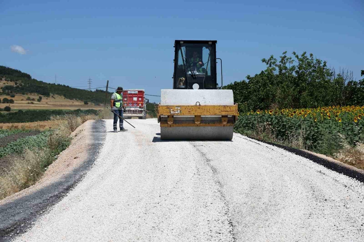 Büyükşehir Nilüfer\'de yolları yeniliyor