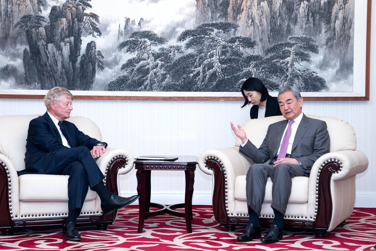 Wang Yi\'den İsveç\'e Pragmatik Politika Çağrısı