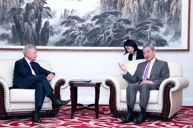 Wang Yi’den İsveç’e Pragmatik Politika Çağrısı