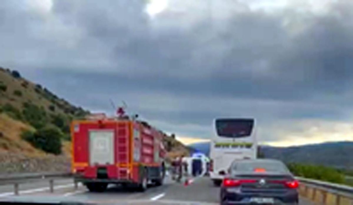 Erzincan\'da Minibüs Devrildi, 16 Yaralı