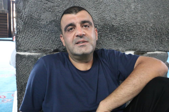 Diyarbakır'da turistler sıcak havadan korunmak için camilere sığındı