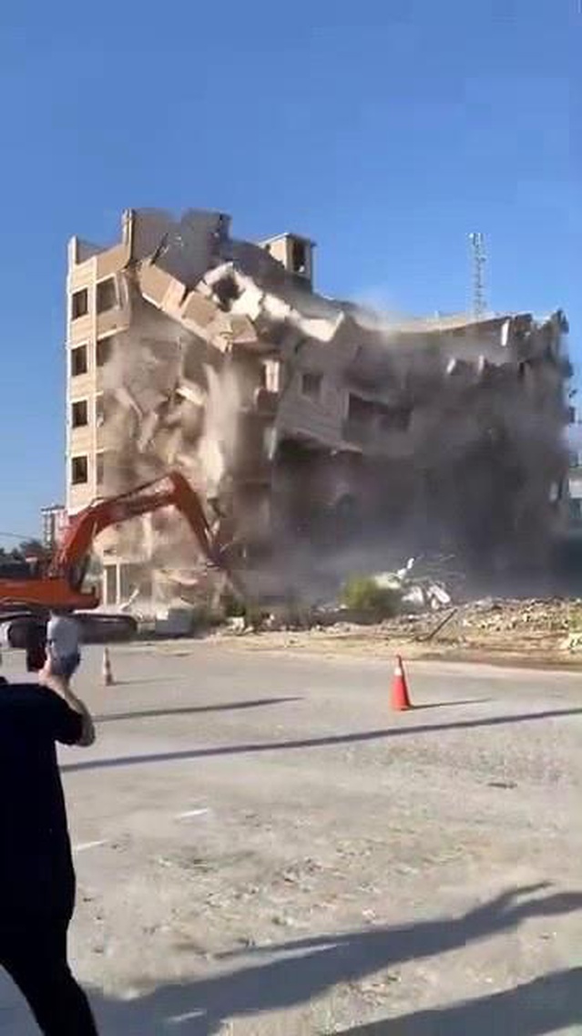 Antakya’da Yıkılan Bina Anbean Kaydedildi