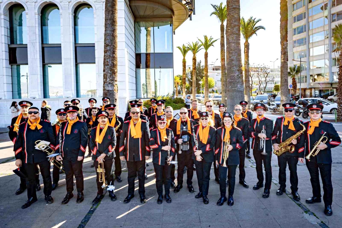 İzmir Büyükşehir Belediyesi Bandosu 83 Yıldır Müzikle Tarihe Eşlik Ediyor