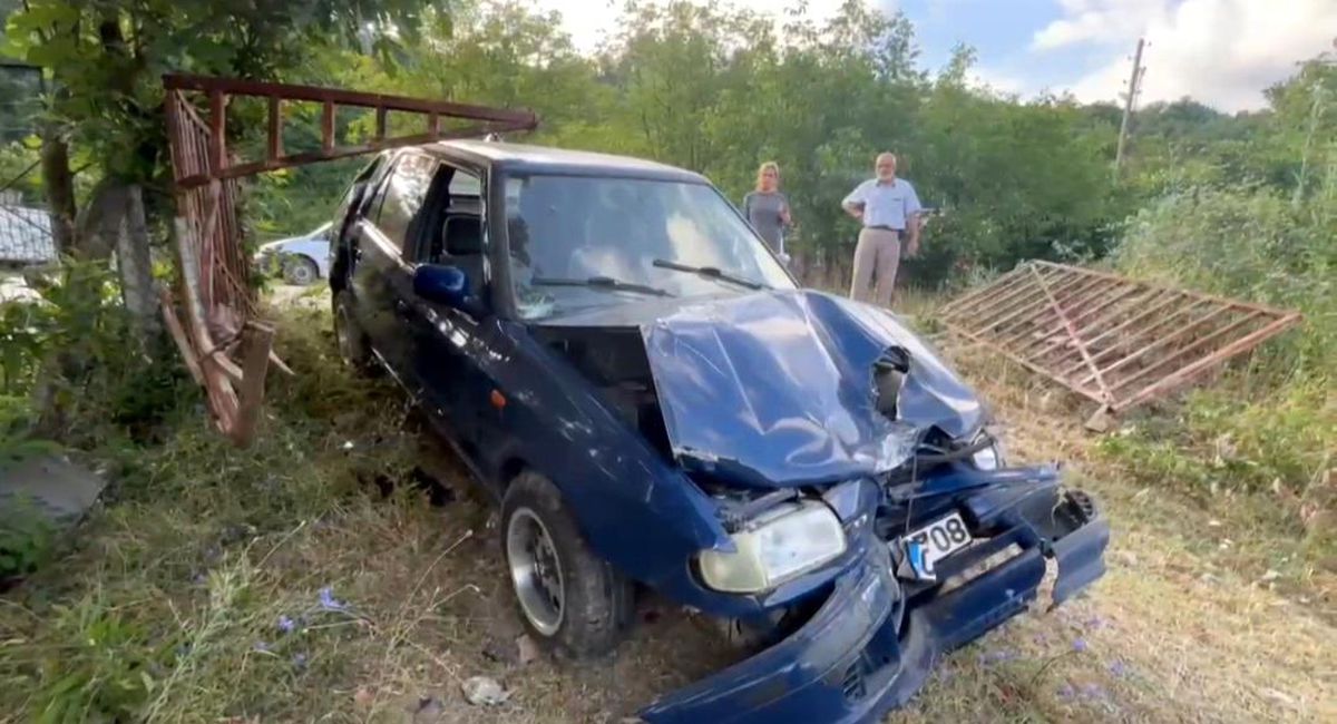 Kaza Yapan Sürücü Uykuya Gitti