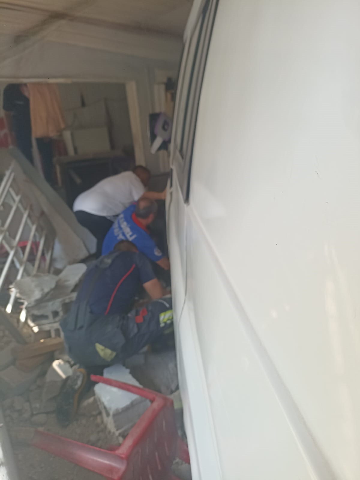 Osmaniye’de minibüs kıraathaneye daldı: 1 ölü, 3 yaralı