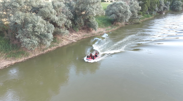 Kızılırmak'ta akıntıya kapılan çocuğunu kurtarmaya çalışan baba, suda kayboldu