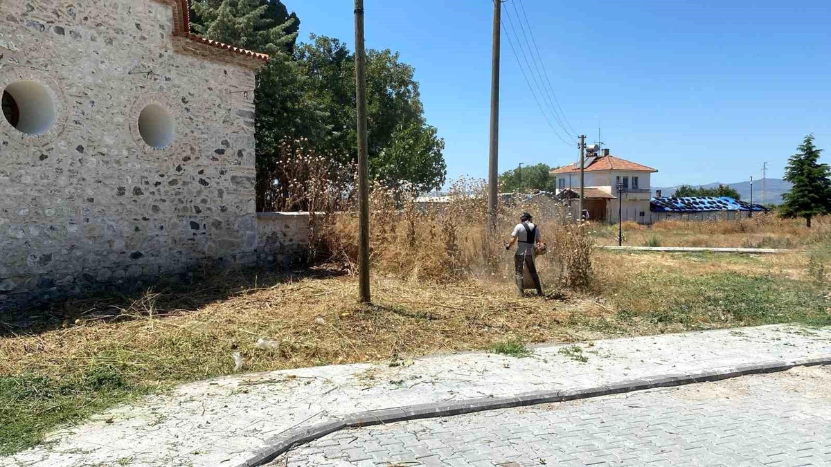 Manisa\'da Karacaahmet Türbesi\'nde bakım ve temizlik