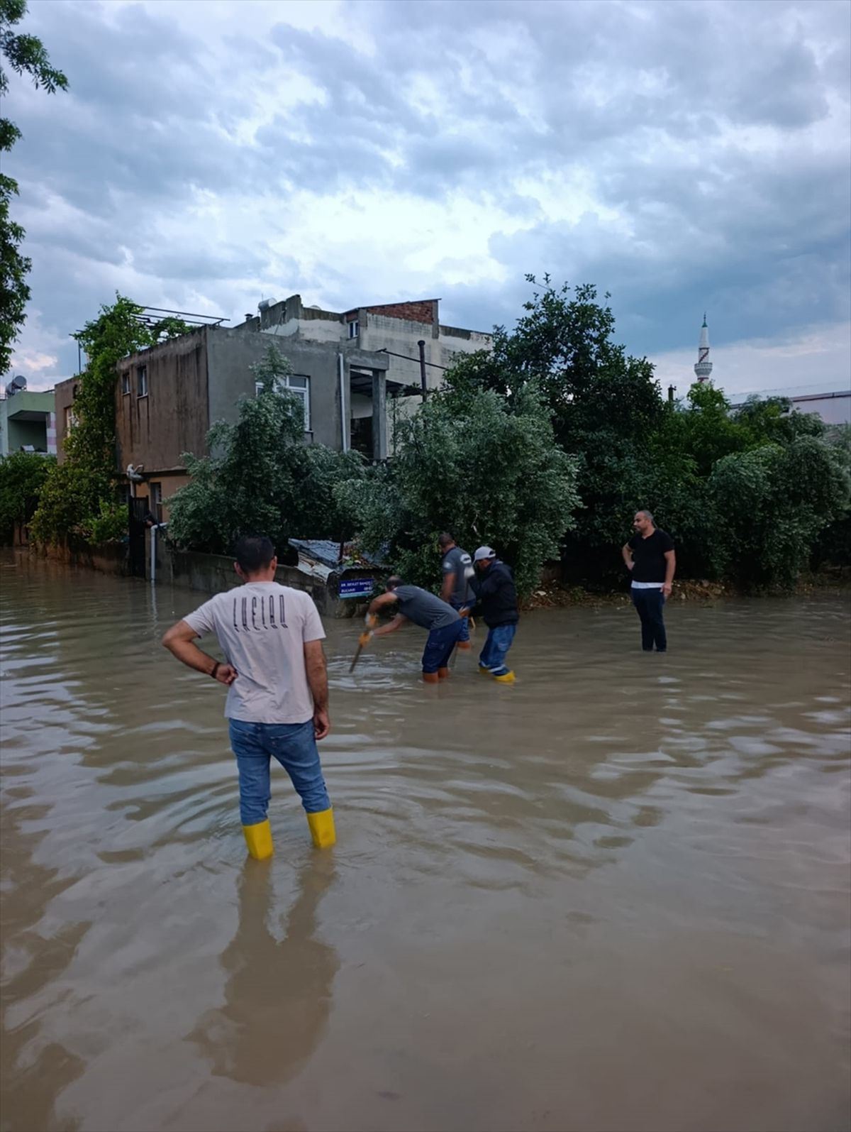 Kadirli\'de Sağanak: Su Baskınları ve Çalışmalar