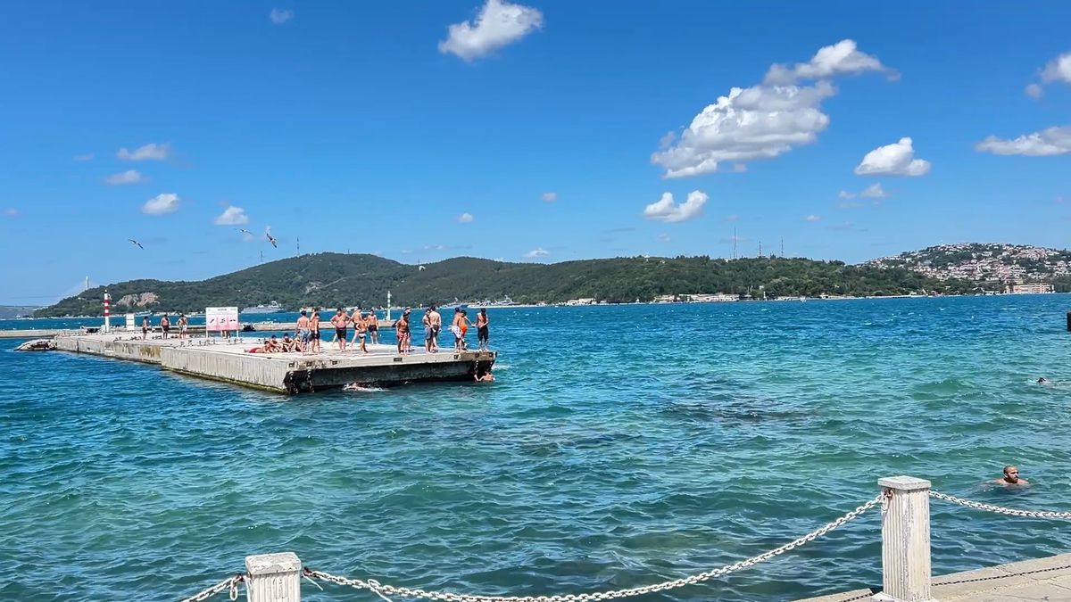 Sarıyer\'de Denizde Akıntıya Kapılan 16 Yaşındaki Genç Hastanede