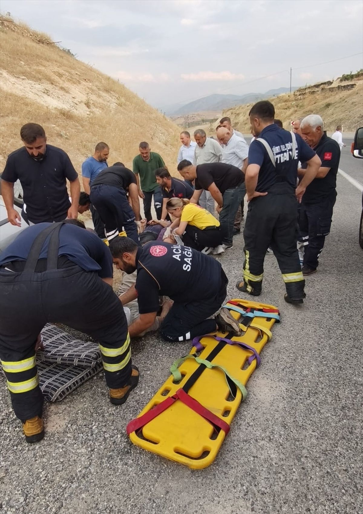 Siirt\'te Otomobil Devrildi: 3 Yaralı