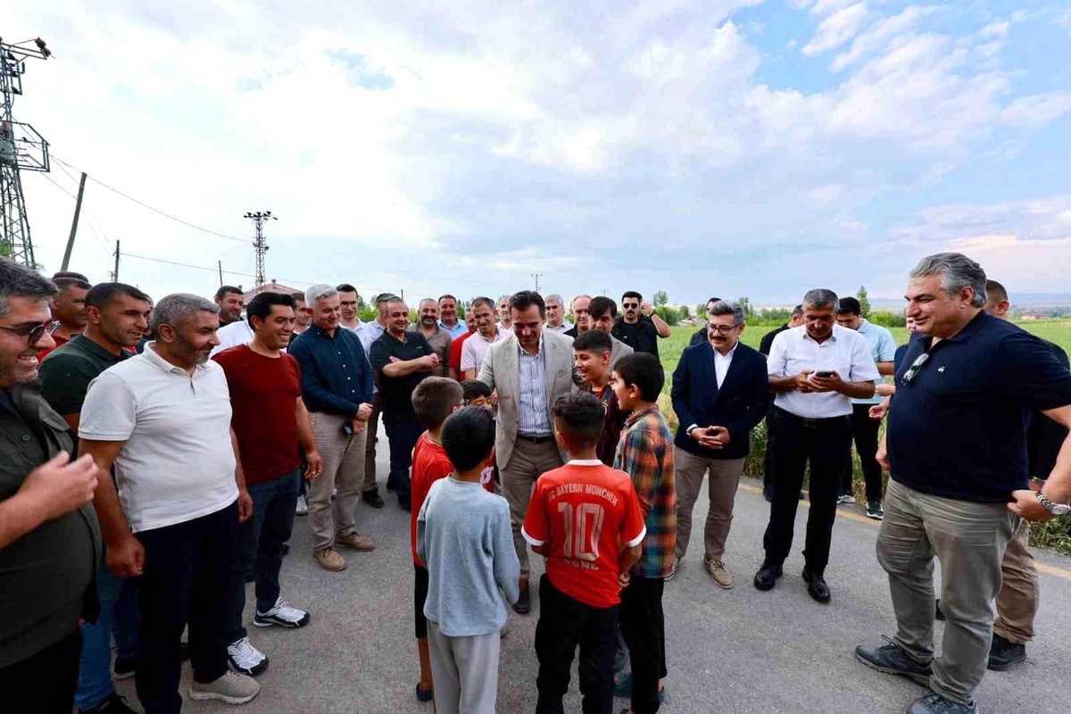 Bitlis Valisi Ahlat\'ta Asfalt Yol ve Etkinlik Alanında İnceleme Yaptı