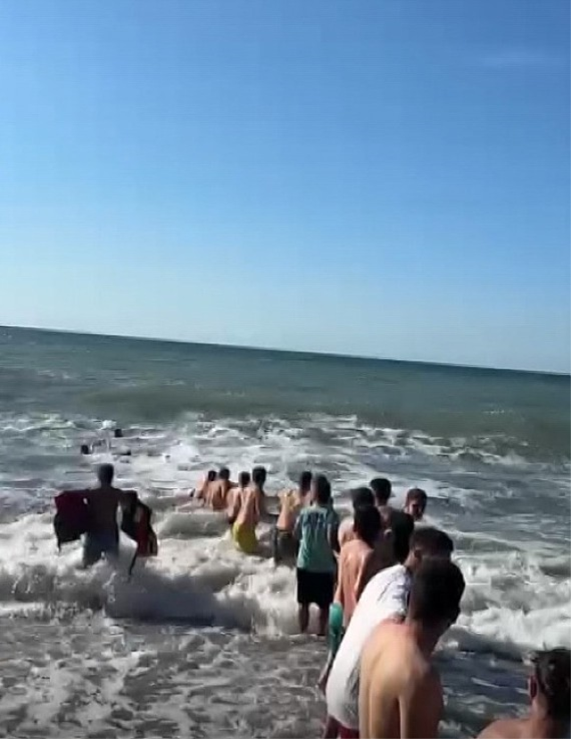 Zonguldak'ta yasağa rağmen denize girenleri