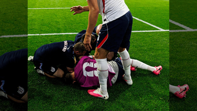 İngiltere'ye Henderson şoku! Kutlamada ağır sakatlandı