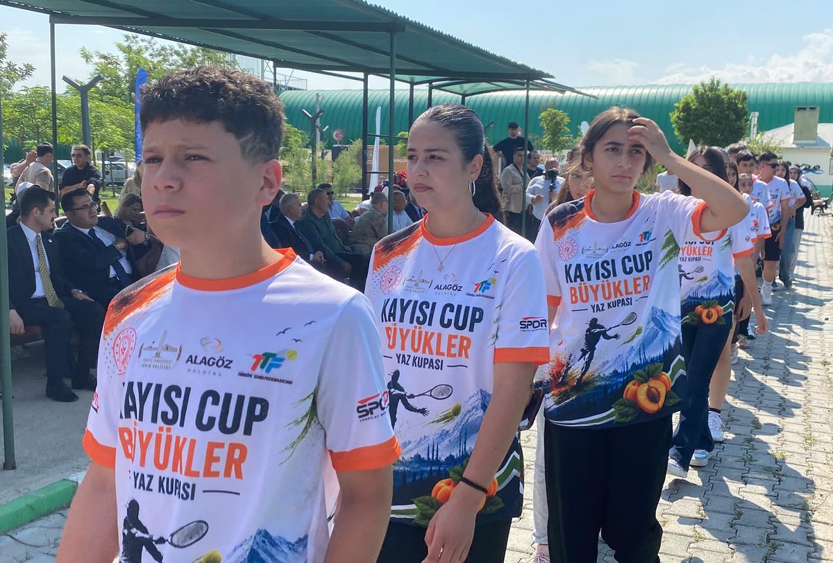 Iğdır\'da Ulusal Kayısı Cup Tenis Turnuvası Başladı