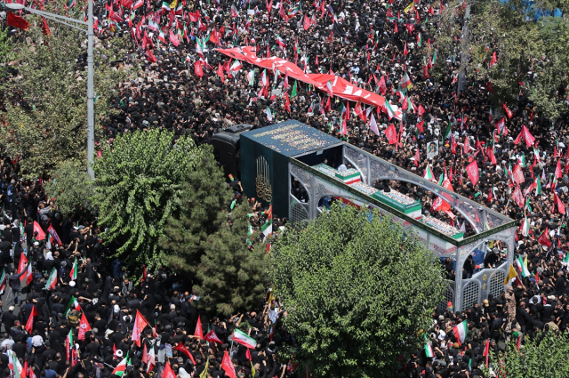 ABD saldırılarında öldüğü iddia edilen Ahmedinejad aylar sonra görüntülendi