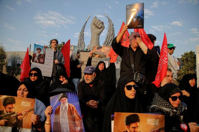 ABD saldırılarında öldüğü iddia edilen Ahmedinejad aylar sonra görüntülendi