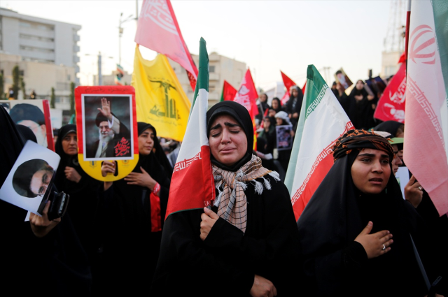 ABD saldırılarında öldüğü iddia edilen Ahmedinejad aylar sonra görüntülendi