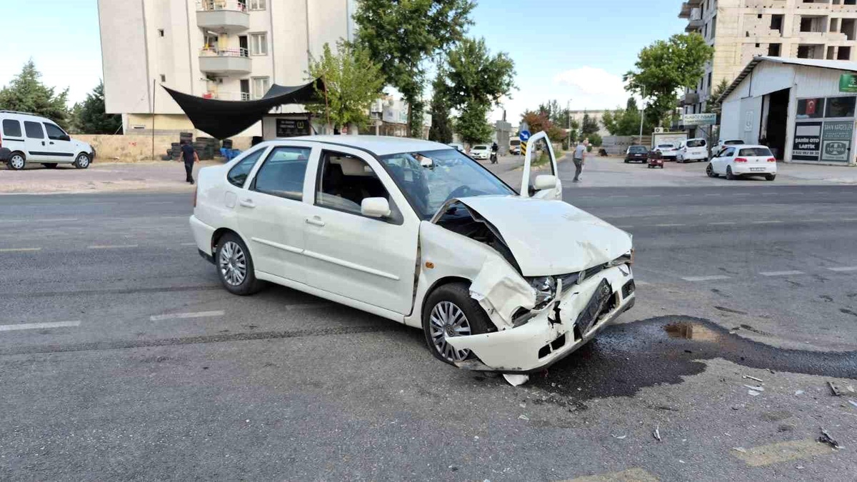 Adıyaman\'da Trafik Kazası: 3 Yaralı