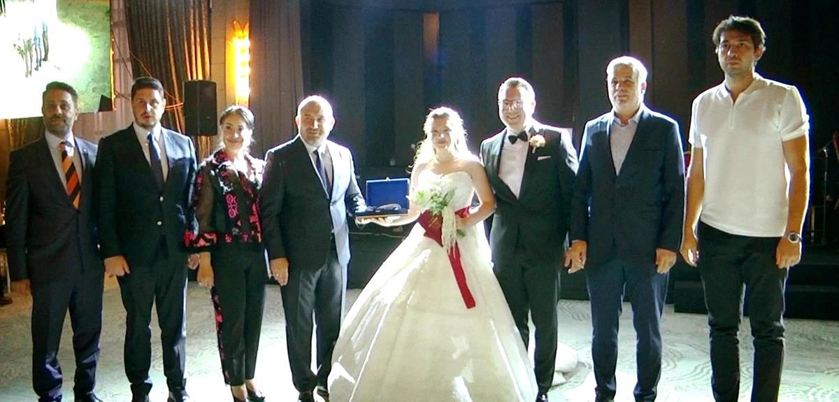 AK Parti\'den Düğün Katılımı