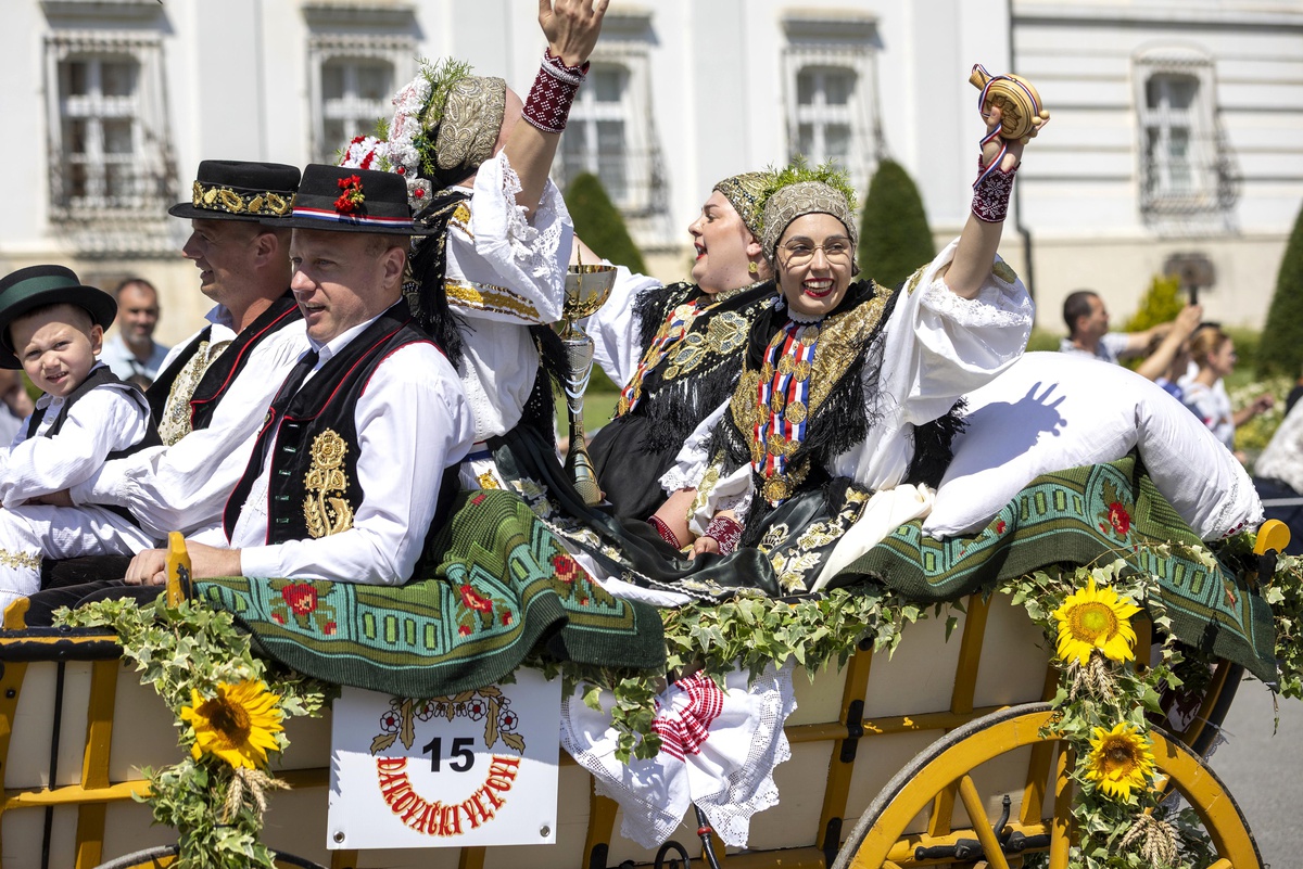 60. Dakovo Nakış Festivali Renkli Görüntülerle Gerçekleşti