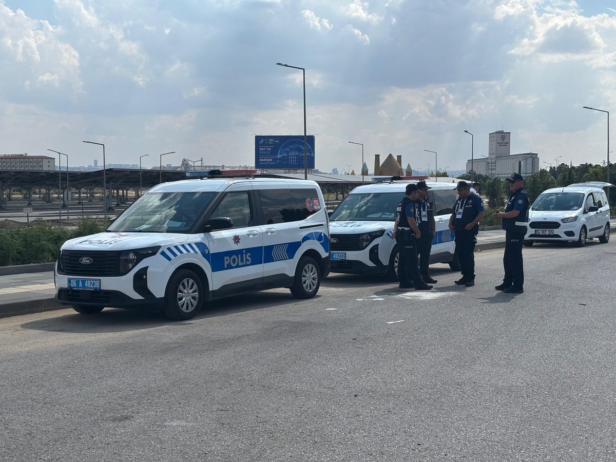 Ankara\'da Yol Kontrolleri Sürüyor
