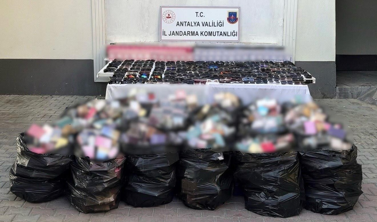 Manavgat\'ta Kaçak Ürün Operasyonu