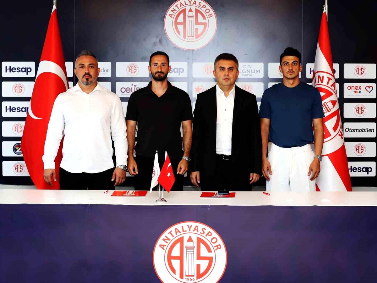 Antalyaspor\'da İki Yıllık Sözleşme Yenilemeleri