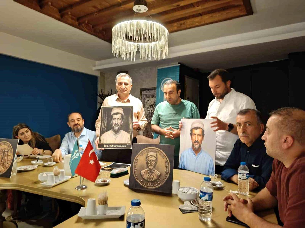 Âşık Sümmani Baba\'nın gerçeğe en yakın rölyefi ve hatıra madalyonu tanıtıldı