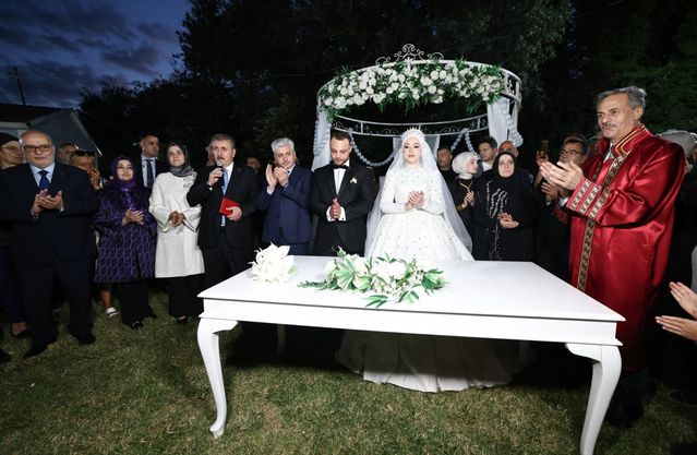 Destici, Nikah Şahitliği Yaptı