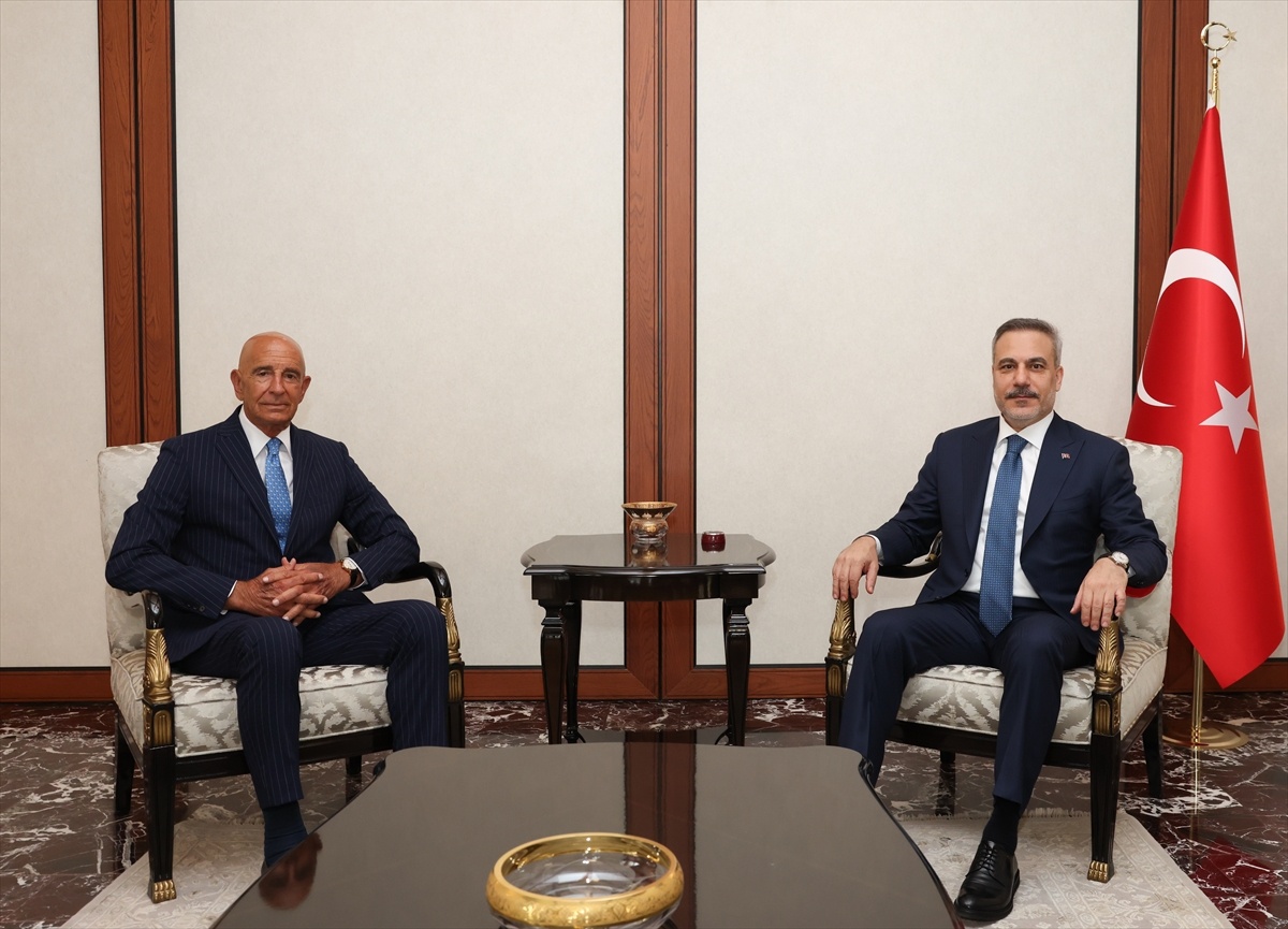 Fidan, ABD Büyükelçisi Barrack ile Görüştü