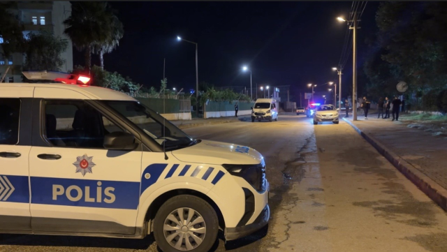 Osmaniye'de düğün salonu önünde çıkan silahlı kavganın görüntüleri ortaya çıktı