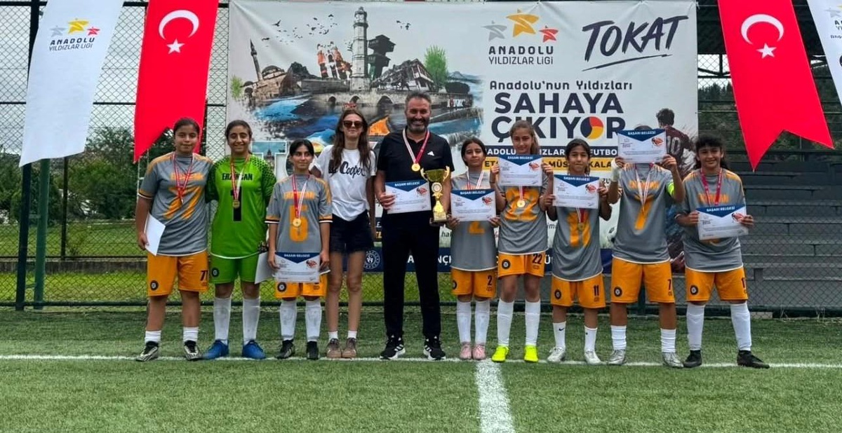 Erzincan Kız Futbol Takımı Türkiye Şampiyonu