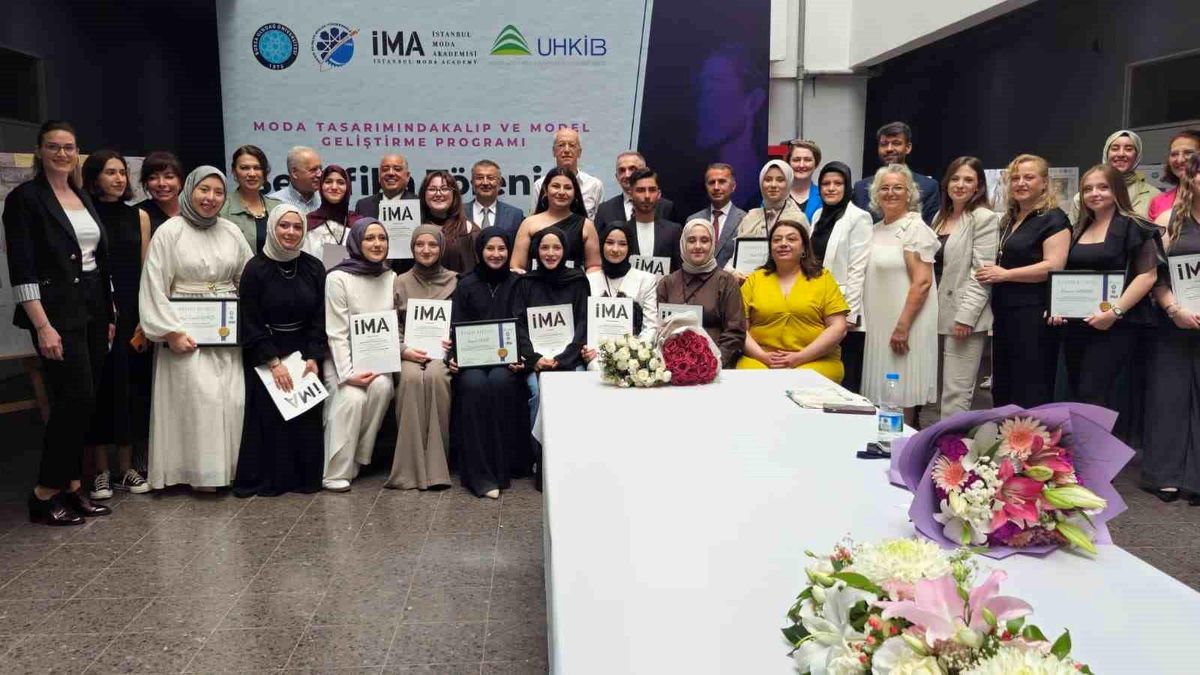 Bursa\'da Moda Tasarımcıları Sertifika Aldı