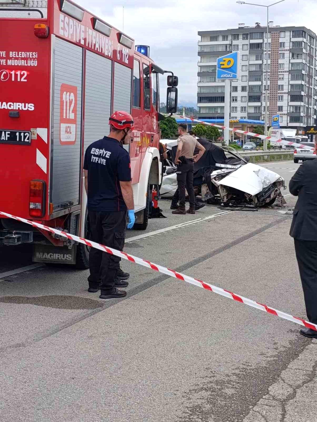 Espiye\'de Park Halindeki Çekiciye Çarpan Araçta 1 Ölü, 1 Yaralı