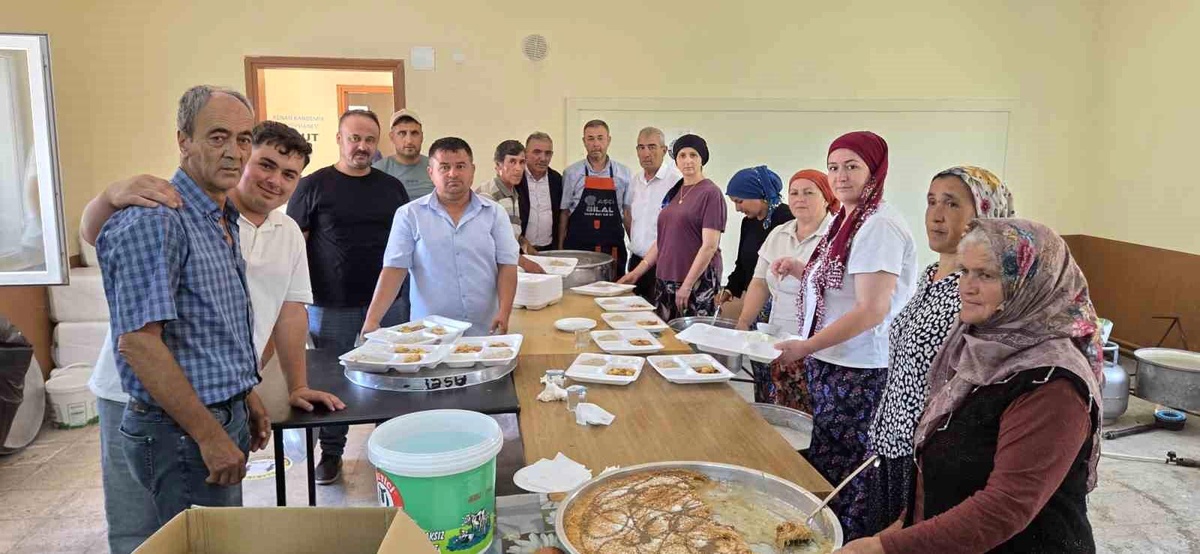 Gördes\'te geleneksel köy hayrına yoğun ilgi