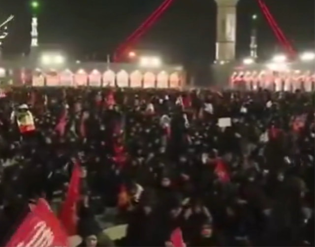 Hamaney'e veda töreninde tarihi anlar: Binlerce kişi sabah namazını bekliyor