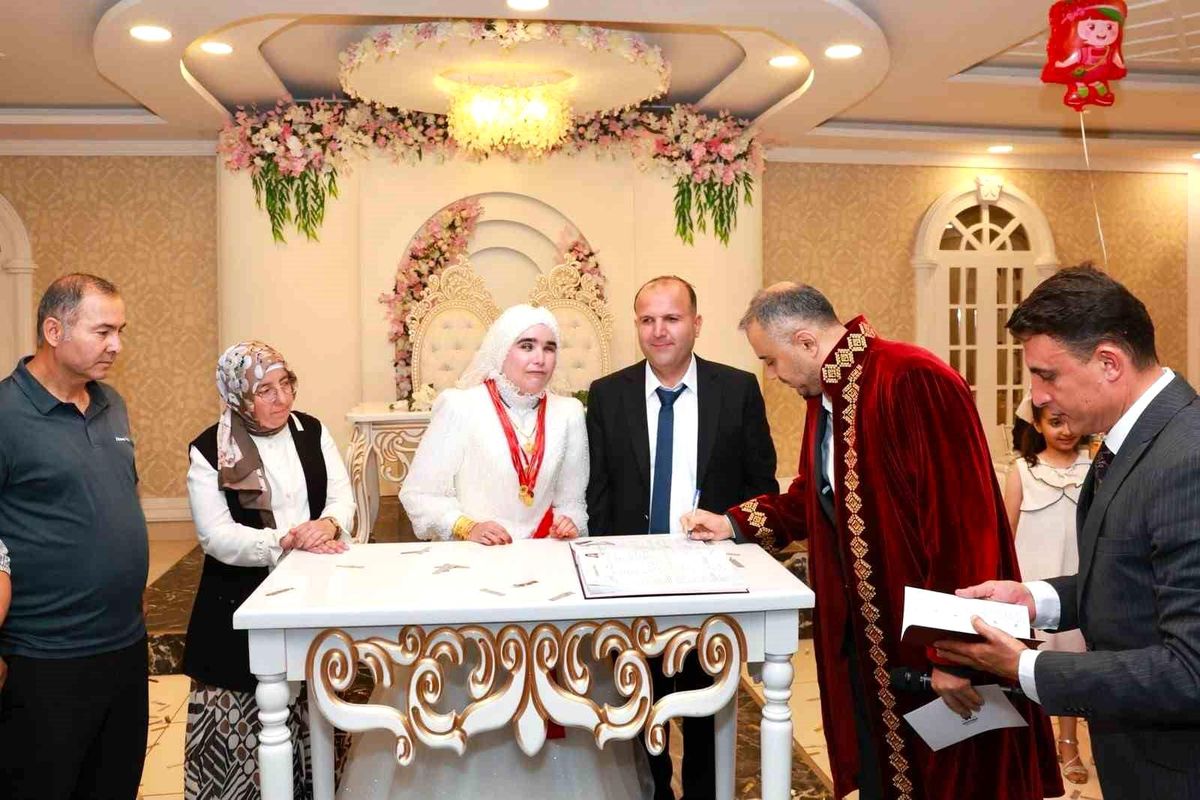 Kahramanmaraş\'ta sevgi engel tanımadı: Görme engelli iki öğretmen dünyaevine girdi