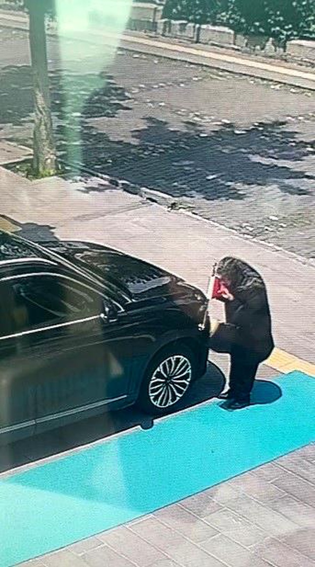 Yaşlı Kadından Bayrak Sevgisi