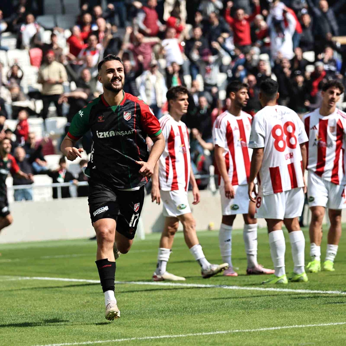 Karşıyaka, Ömer Faruk Sezgin ile masaya oturuyor