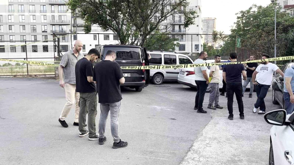 Kartal\'da Metruk Gecekonduda Kadın Cesedi