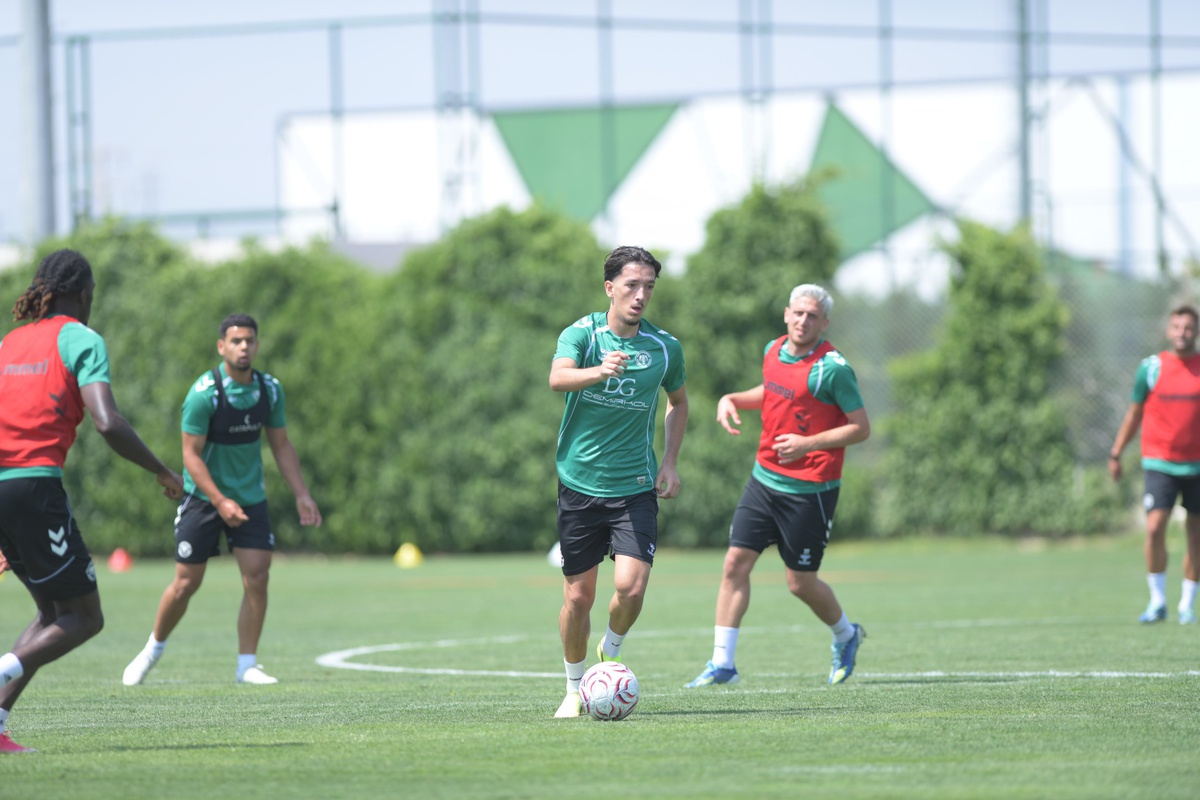 Konyaspor, Slovenya\'da Kampta